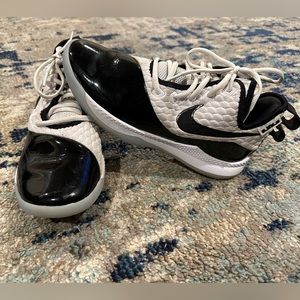 LeBron Witness 3 Premium 'Concord' Men’s size 8